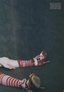 Roversi_Vogue_Italia_February_2005_06.thumb.png.c89f29308e2895039e7cb43f2d7ee767.png