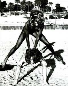 Summertime_von_Unwerth_Vogue_Italia_May_1991_02.thumb.jpg.20f06eed09c615fc763250d1ce416970.jpg