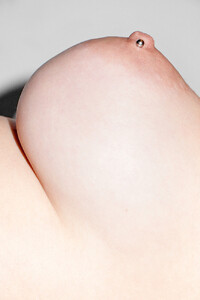 TerryRichardson_Purple-SS2012_PurpleNaked_05.thumb.jpg.1adf83542f6bc393d0c62ad8a441cd58.jpg