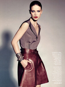 VogueSP_May09_MashaNovoselova_PaolaKudacki_07.jpg