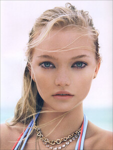 Vogue_UK_Julho2006_phCorinneDay_GemmaWard_02.jpg