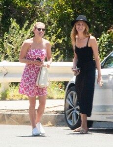 lili-reinhart-out-with-friend-in-los-angeles-4-28-20-1.jpg