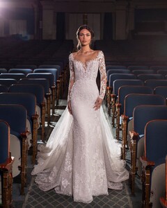 pronovias_94319745_234179874317031_1917450020995644349_n.jpg