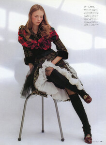 vogue-jp-oct-2004-1-a-silent-romance-006.jpg