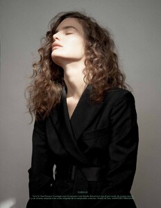 L'Officiel Mexico 04.2020_es.downmagaz.com_page-0113.jpg