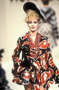 1003616514_VivienneWestwood1994WomenRTW71.thumb.jpg.e243379d0ffefa5659d8371784916851.jpg