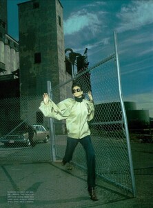 ARCHIVIO - Vogue Italia (December 1999) - Danger High Voltage - 021.jpg