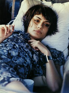 ARCHIVIO - Vogue Italia (February 2002) - Shannyn and Chloé - 027.jpg