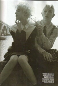 Vogue UK (August 2008) - The Angel Of The North - 006.jpg