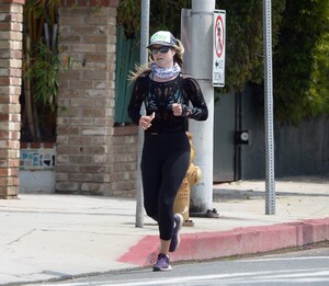       lar280420BZNimage9 .jpg