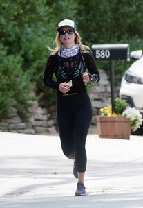       lar280420BZNimage21 .jpg