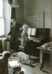 Vogue UK (August 2008) - The Angel Of The North - 013.jpg