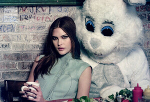 Harper's Bazaar US (March 2009) - Street Chic - 006.jpg