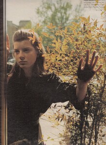 W (July 2001) - Solitaire - 002.jpg