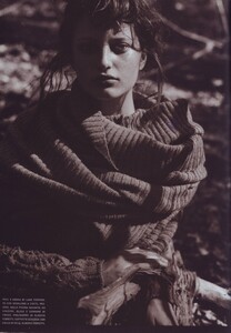 Vogue Italia (November 1999) - Country Report - 011.jpg