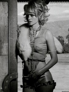 ARCHIVIO - Vogue Italia (April 2004) - Psycho - 020.jpg