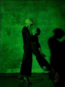 ARCHIVIO - Vogue Italia (April 2007) - Ravishing Beauties - 010.jpg