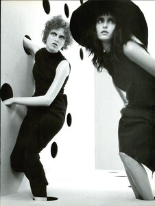 ARCHIVIO - Vogue Italia (January 1997) - Black - 002.jpg