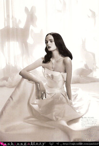 Vogue Japan (January 2007) - The Fairest Of All - 002.jpg