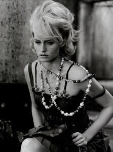 ARCHIVIO - Vogue Italia (April 2004) - Psycho - 004.jpg