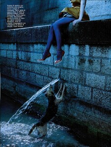 ARCHIVIO - Vogue Italia (July 2007) - Close-up - 005.jpg