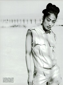 ARCHIVIO - Vogue Italia (February 2001) - Variations on Kaki - 027.jpg