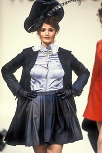 1249949564_VivienneWestwood1994WomenRTW107.thumb.jpg.d7d23d3ab5f7b48b4034680f29056529.jpg