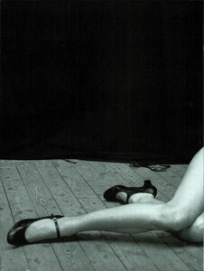 ARCHIVIO - Vogue Italia (June 1998) - Milla - 005.jpg