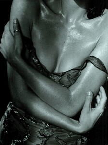 ARCHIVIO - Vogue Italia (February 1998) - Claudia Gerini - 003.jpg