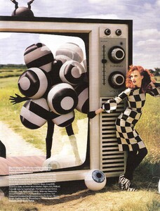 Vogue UK (December 2008) - Tales Of The Unexpected - 002.jpg