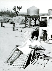 ARCHIVIO - Vogue Italia (April 2001) - Picture Story - 010.jpg