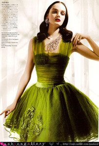 Vogue Japan (January 2007) - The Fairest Of All - 007.jpg