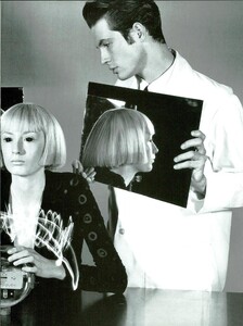 ARCHIVIO - Vogue Italia (December 1997) - Data Lab - 006.jpg