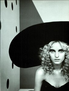 ARCHIVIO - Vogue Italia (January 1997) - Black - 018.jpg