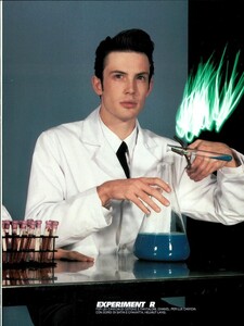 ARCHIVIO - Vogue Italia (December 1997) - Data Lab - 010.jpg