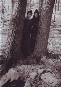 Vogue Italia (November 1999) - Country Report - 012.jpg