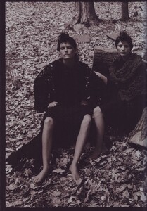 Vogue Italia (November 1999) - Country Report - 007.jpg