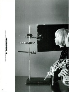 ARCHIVIO - Vogue Italia (December 1997) - Data Lab - 005.jpg