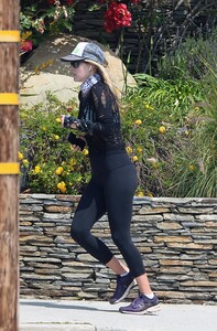       lar280420BZNimage30 .jpg