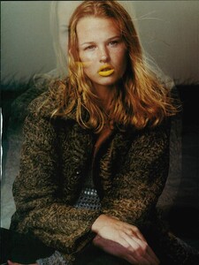 ARCHIVIO - Vogue Italia (August 1997) - The Young Girls By The Sea - 004.jpg