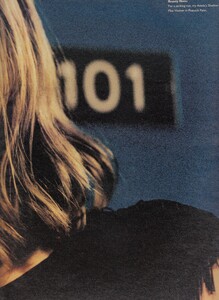 W (July 2001) - Solitaire - 004.jpg