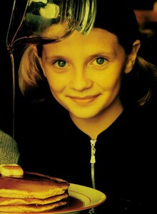 ARCHIVIO - Vogue Italia (October 1997) - The Goodlife - 010.jpg