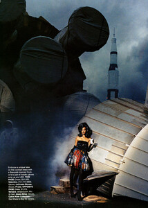 Harper's Bazaar US (December 2006) - The Future Of Fashion - 006.jpg