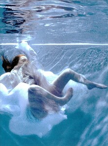 ARCHIVIO - Vogue Italia (May 2002) - Water Therapy - 009.jpg