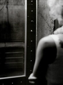 ARCHIVIO - Vogue Italia (April 2004) - Psycho - 006.jpg