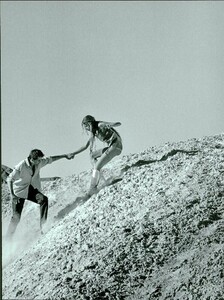 ARCHIVIO - Vogue Italia (March 1998) - Zabriskie Pt - 018.jpg