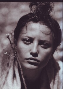 Vogue Italia (November 1999) - Country Report - 005.jpg