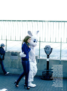 Harper's Bazaar US (March 2009) - Street Chic - 003.jpg