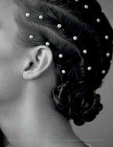 L'Officiel Mexico 04.2020_es.downmagaz.com_page-0112.jpg