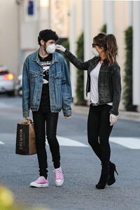        kat040520BZNimage4 .jpg